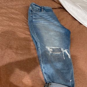 American Eagle 20 short distressed boyfriend stretch jeans